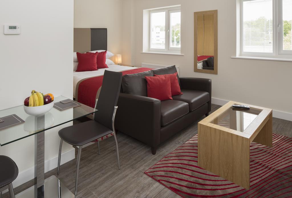 House Of Fisher - Beneficial House Bracknell Rum bild